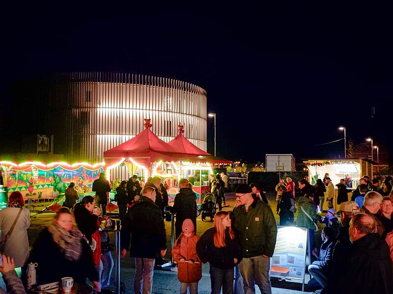 Winterzauber in Coburg Vom 12. bis zum 15. November 2026 findet rund um die Alte Pakethalle in Coburg wieder der „Winterzauber – Am Gleis“ statt.