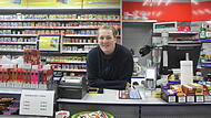 Tankcenter Bamberg Kathrin Dittrich in „ihrem“ Tankcenter in der Zollnerstraße. Am 31. Dezember endet der Pachtvertrag.