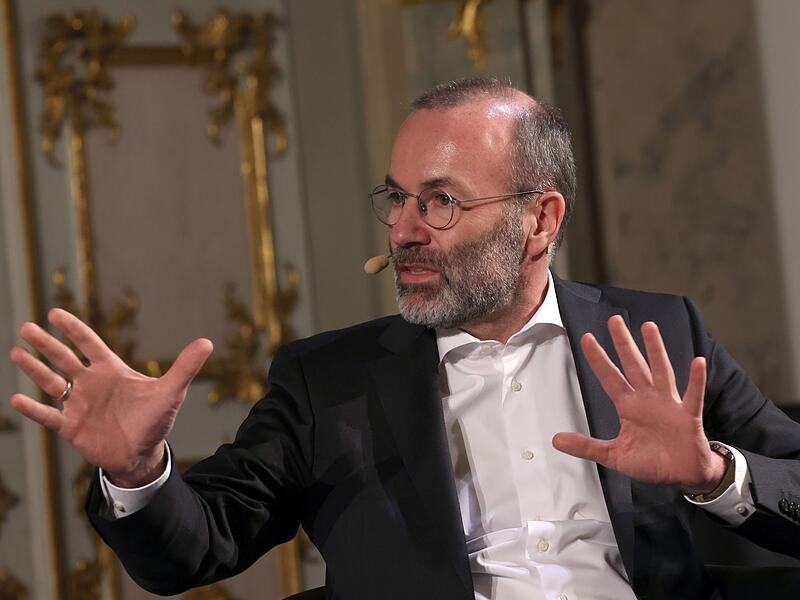 Manfred Weber bei Podiumsdiskussion