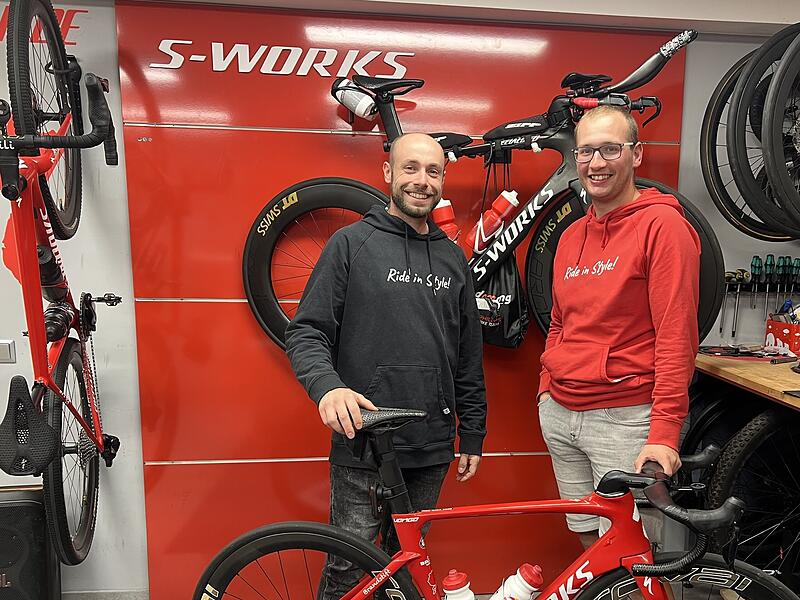 Hufnagel (links) und Kühne wollen im August als Staffel beim Ultracycling-Rennen teilnehmen.