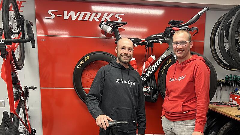 Hufnagel (links) und K&uuml;hne wollen im August als Staffel beim Ultracycling-Rennen teilnehmen.