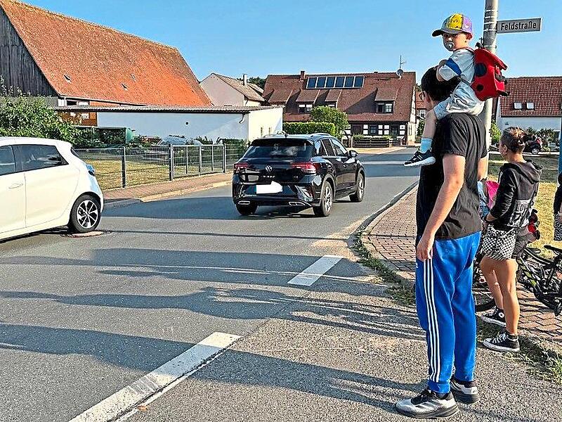 Im Berufsverkehr sind in Buch mehrere Minuten Wartezeit keine Seltenheit, wenn man die Staatsstra&szlig;e 2263 &uuml;berqueren m&ouml;chte.Gerd Ankermann