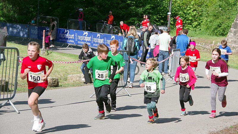 Die Kleinsten zeigten gro&szlig;en Ehrgeiz beim Lucas-Cranach-Lauf 2023 in Kronach.