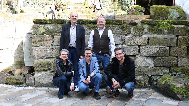 F&uuml;nf K&ouml;pfe, drei Theater: (von links)  Kerstin L&ouml;w (Rosenberg Festspiele, Kronach), Matthias Fischer (Luisenburg-Festspiele, Wunsiedel) sowie Anja Dechant-Sundby, Sigurd Sundby und Bernd Berleb (Naturb&uuml;hne Trebgast).