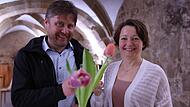 Martina Igel und Manfred Dobmeier sagten so spontan ja, dass sie im Arbeitsoutfit kamen.