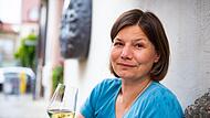Manuela Rottmann genießt in Hammelburg einen Silvaner aus Franken. Dem wird sie auch treu bleiben, wenn sie Oberbürgermeisterin von Frankfurt am Main werden sollte. Manuela Rottmann genießt in Hammelburg einen Silvaner aus Franken. Dem wird sie auch treu bleiben, wenn sie Oberbürgermeisterin von Frankfurt am Main werden sollte.