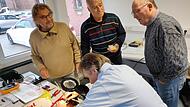 Die Tüftler der Geschwister-Gummi-Stiftung reparieren Elektrokleingeräte in der Kronacher Straße 10.