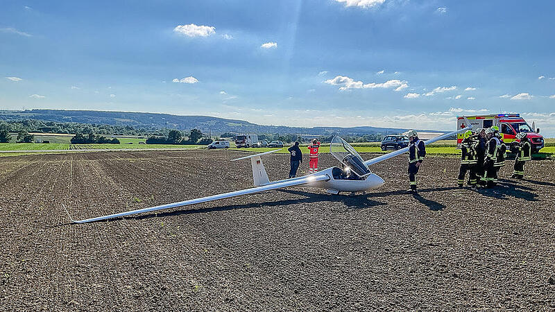 Dreifache Notlandung: Drei Segelflieger müssen zeitgleich neben der A73 notlanden Dreifache Notlandung: Drei Segelflieger müssen zeitgleich neben der A73 notlanden