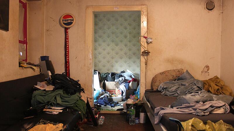 In die Wohnung im ersten Stock in der Steinwegstraße 7 kommt der Regen durch die Decke – und die Tauben.
