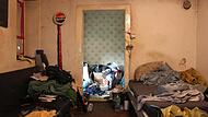 In die Wohnung im ersten Stock in der Steinwegstraße 7 kommt der Regen durch die Decke – und die Tauben.