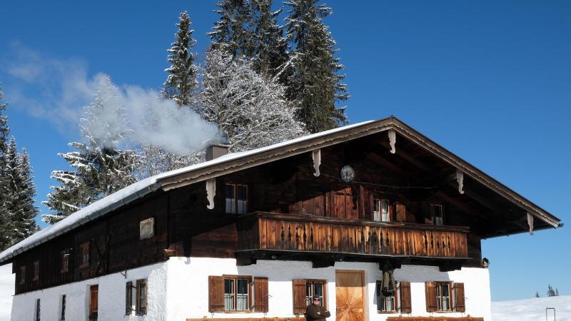 Platz vor der Hütte