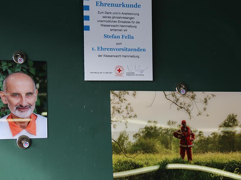 Tafel zum Gedenken an Stefan Fella