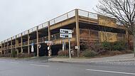 Das Parkhaus am Erlanger Großparkplatz muss abgerissen werden.