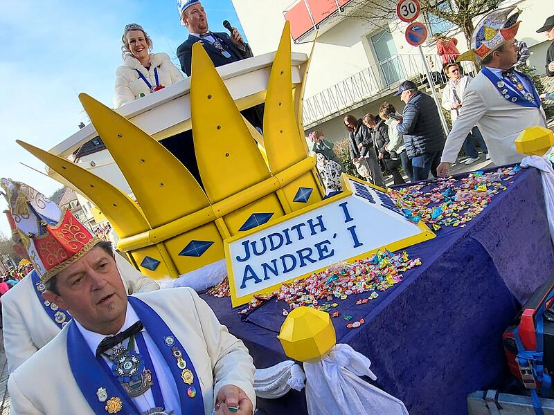 Viel los war am Faschingsdienstag, 4. März 2025, beim Faschingszug in Bad Brückenau.