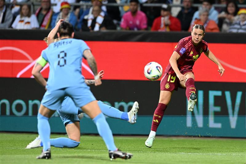 F&auml;hrt mit den DFB-Frauen zur UEFA Women's EURO: Die Ha&szlig;furtin Klara B&uuml;hl spricht im Exklusiv-Interview auch &uuml;ber die anstehende Europameisterschaft in der Schweiz.