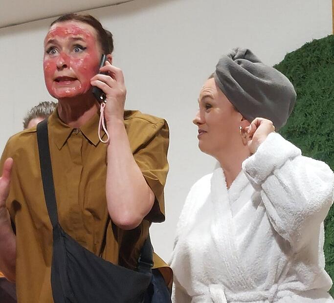 Die Kölnerin Carmen misstraut bei der Premiere in Lonnerstadt der japanischen Kamikatze.