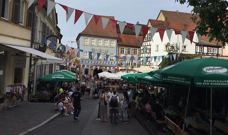 Der Katzenberg f&uuml;llt sich: Die Bamberger Sandkerwa 2023 kann beginnen