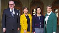 Der Vorsitzende des Hospizvereins Bad Kissingen, Reinhard Höhn, die ehemalige Ratsvorsitzende der Evangelischen Kirche in Deutschland, Margot Käßmann, Pfarrerin Jacqueline Barraud-Volk und Sabine Dittmar, Staatssekretärin im Bundesgesundheitsminis...