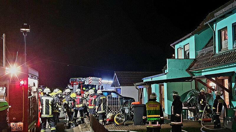 Ein Gro&szlig;aufgebot an Rettungskr&auml;ften r&uuml;ckte am Freitagabend zu einem Zimmerbrand nach Wartenfels aus.