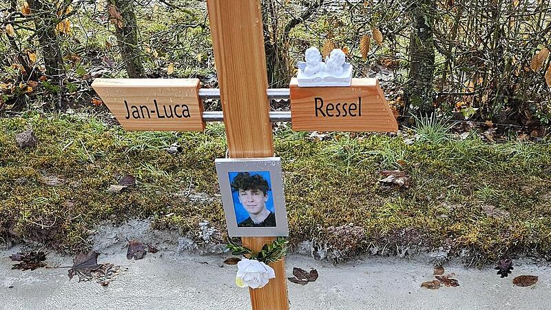 Das Grab von Jan-Luca Ressel im Friedhof in Ebern.