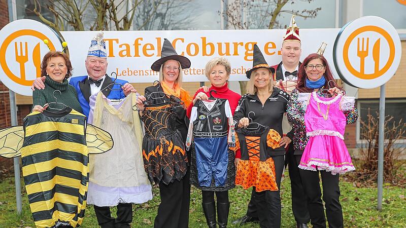 Faschingsvereine spenden Kinderkost&uuml;me an die Coburger Tafel