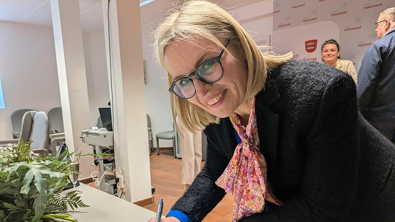 Noch am Wahlabend hat Martina Hebendanz ihre Wahl zur Forchheimer Oberb&uuml;rgermeisterin angenommen. Ab dem 1. Mai winkt ihr dadurch auch eine hohe Verg&uuml;tung.