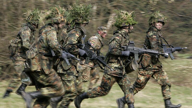 Die Wehrpflicht wurde in Deutschland 2011 ausgesetzt.