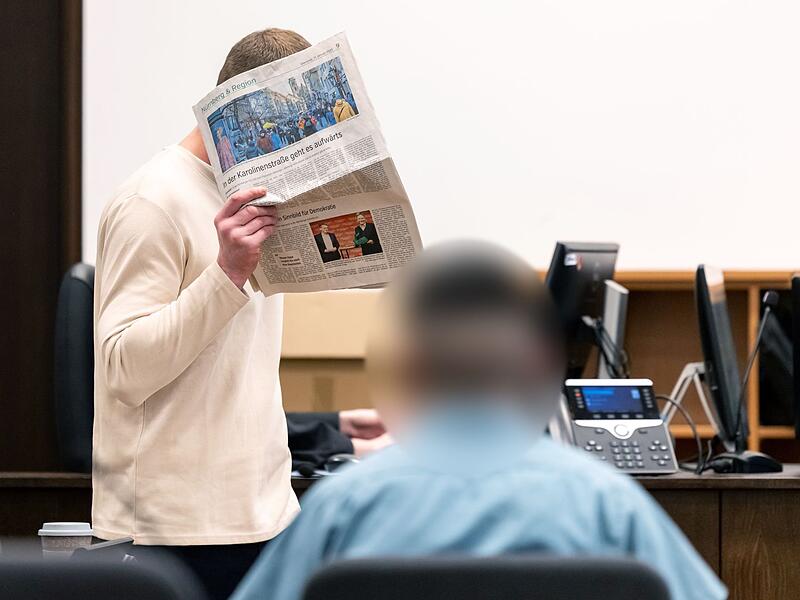 Bewusstlosen auf Gleise gelegt - Prozess gegen drei M&auml;nner