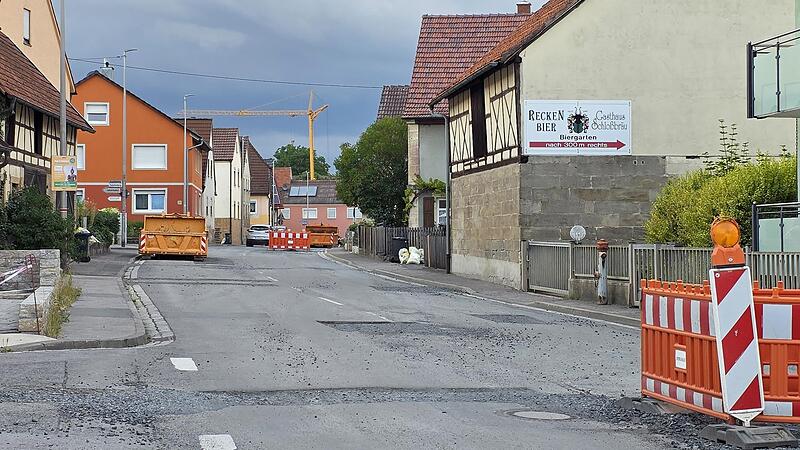 Seit mehreren Monaten ist die Ortsdurchfahrt von Reckendorf gesperrt.