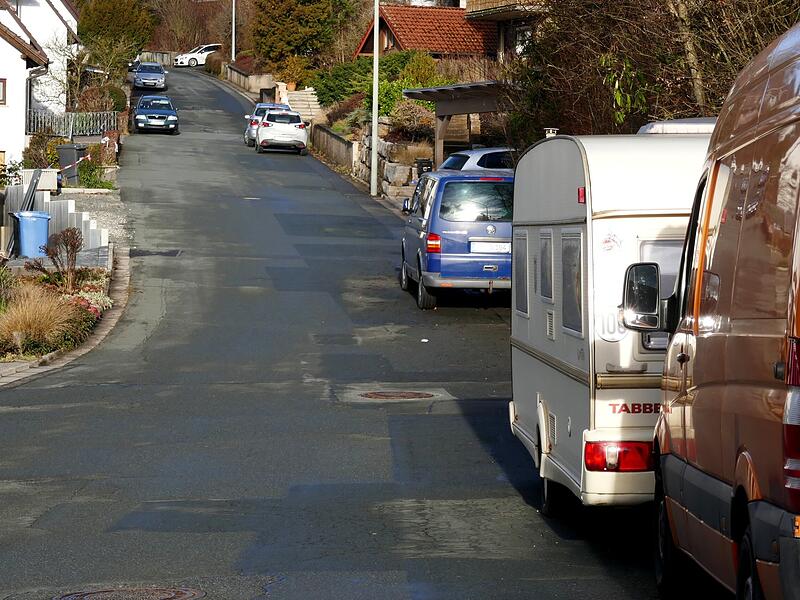 Muss in der Stra&szlig;e &bdquo;Am B&uuml;hl&ldquo; in Trebgast ein einseitiges Halteverbot angeordnet werden, um dem Winterdienst die Durchfahrt zu erm&ouml;glichen?