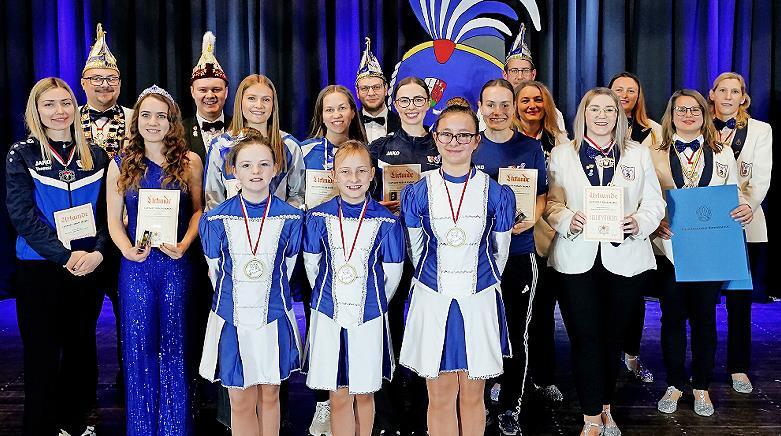 Die Geehrten der Ha-Ka-Ge zusammen mit Jonas Eyrich sowie dem 1. Vorsitzender Sebastian Kleinhenz und 2. Vorsitzenden Sebastian Kr&ouml;ckel.