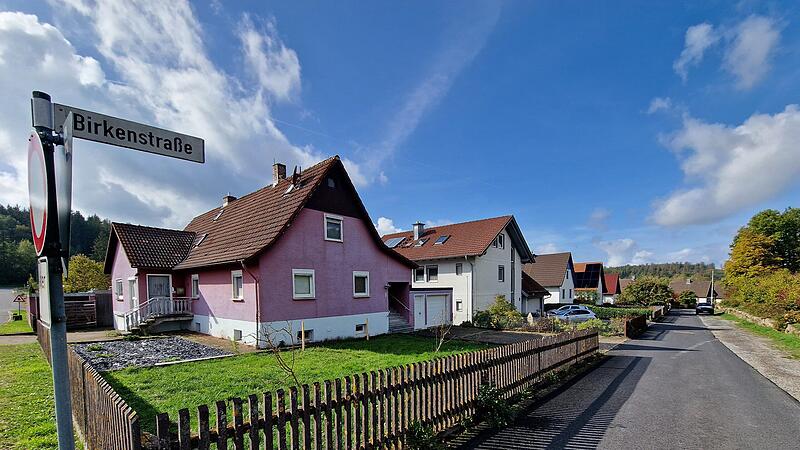 F&uuml;r das Grundst&uuml;ck Birkenstra&szlig;e 1 liegt eine Bauvoranfrage f&uuml;r ein dreigeschossiges B&uuml;rogeb&auml;ude vor. Der Gemeinderat sieht vor allem die H&ouml;he und Gr&ouml;&szlig;e des geplanten Neubaus kritisch.