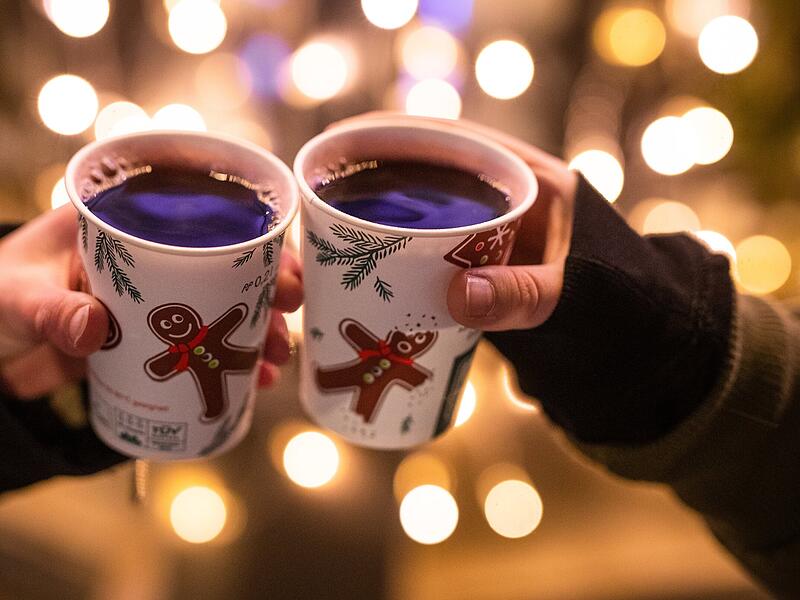 Glühwein auf WeihnachtsmarktVerkaufsoffener Sonntag in der Forchheimer Innenstadt Glühwein auf WeihnachtsmarktVerkaufsoffener Sonntag in der Forchheimer Innenstadt