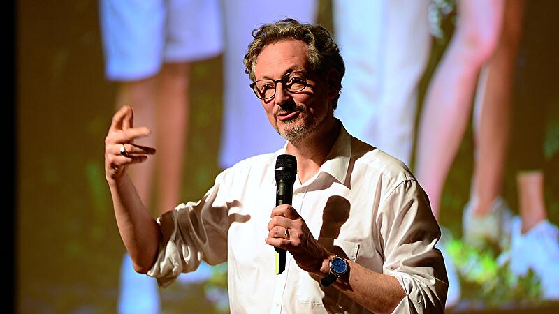 Im Bamberger Hegelsaal pr&auml;sentierten Eckart von Hirschhausen und Naturfotograf Stefan Christmann eindrucksvolle Einblicke in die Welt der Pinguine