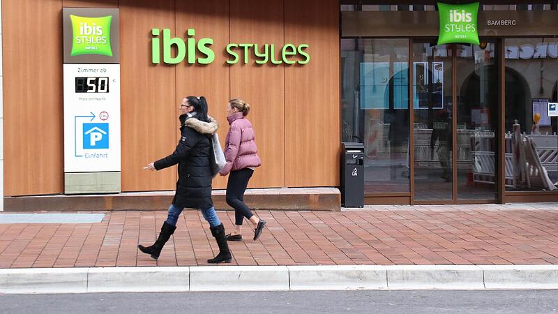 Das Ibis Styles mit Preisanzeige in der Langen Straße