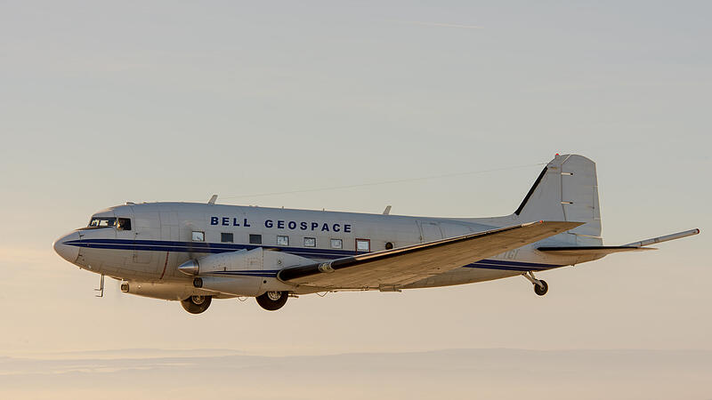 DC-3-Flugzeug Mit solch einem Flugzeug werden die Messungen durchgefügt.