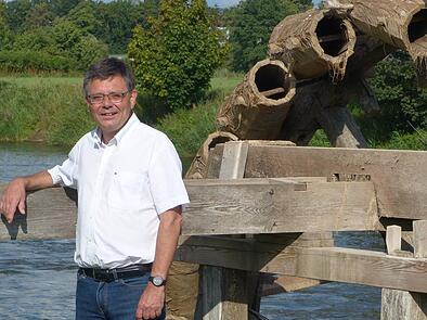 Ralf Schwab an einem seiner Lieblingsplätze: die Wasserräder in Möhrendorf.