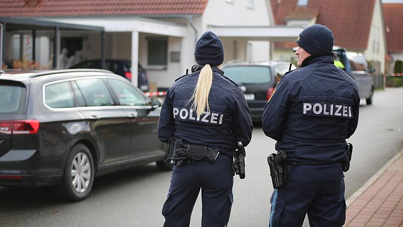 Nach ersten Informationen der Polizei hat sich am Freitag in Weisendorf ein Familiendrama ereignet. Ein Junge soll seine Schwester im Streit ermordet und seine Mutter schwer verletzt haben.