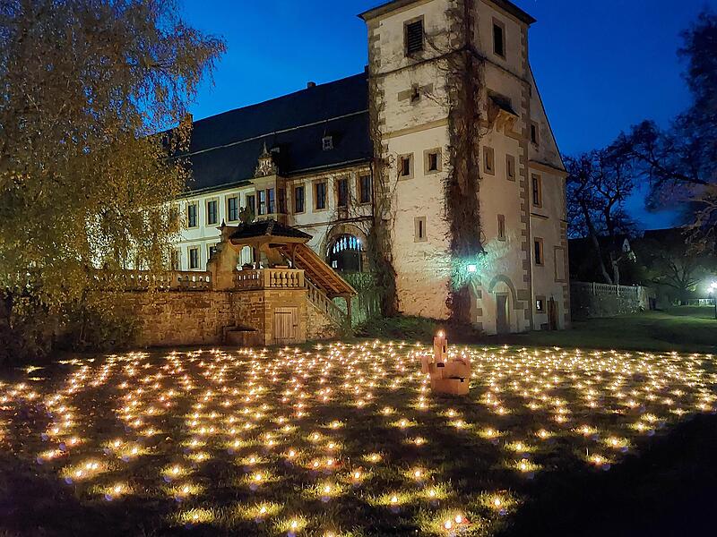 Besonders malerisch ist das Ambiente im Kloster Maria Bildhausen.