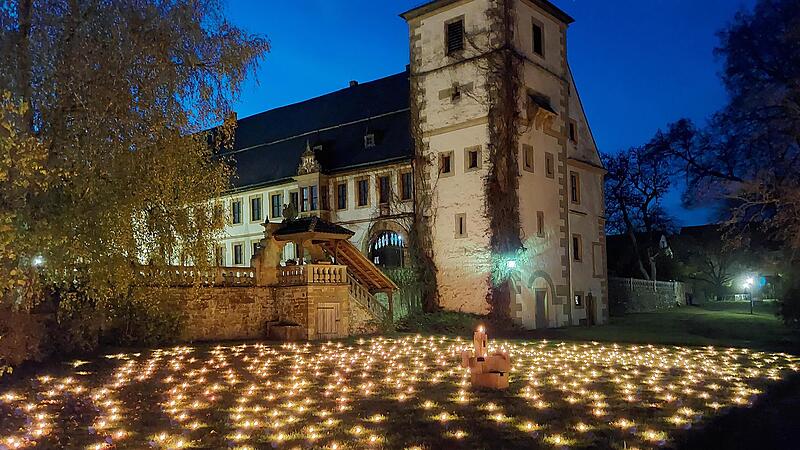Besonders malerisch ist das Ambiente im Kloster Maria Bildhausen.