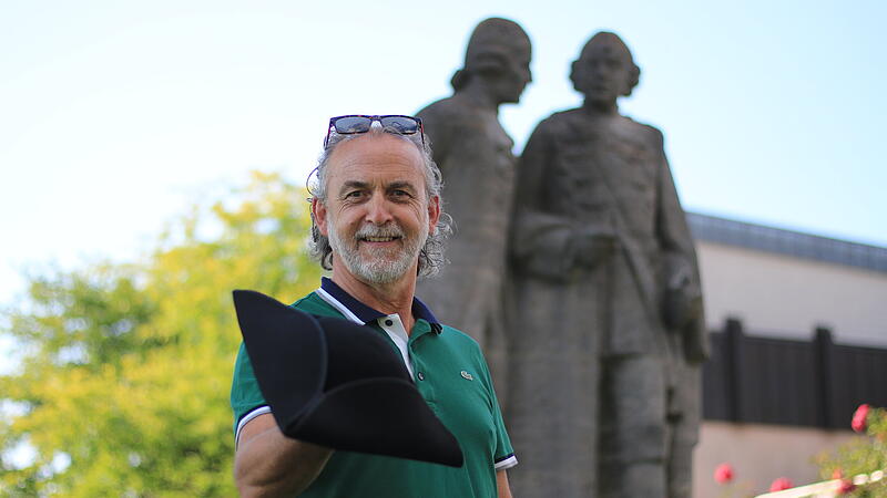 Rakoczy-Fest: Martin Korndörfer Martin Korndörfer mit Dreispitz im Rosengarten an der Boxberger/Neumann-Statue. Der 59-jährige Bad Kissingen ist der neue Darsteller des Kissinger Apothekers und Bürgermeisters Georg Anton Boxberger.