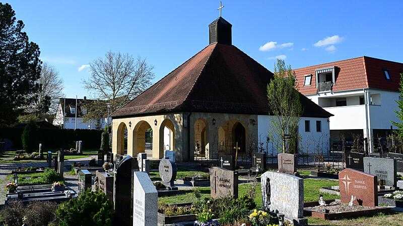 Die Leichenhalle in Röttenbach ist in die Jahre gekommen.