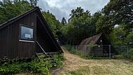 Die Hütten am Jugendzeltplatz Farnsberg sind abgesperrt und gesichert.
