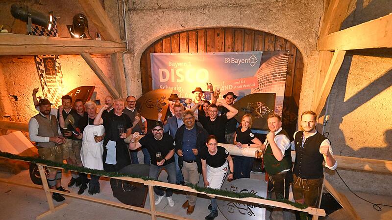 F&uuml;r Rom bestimmter Maibaum des Brauchtumvereins Moosmotor Schwaig