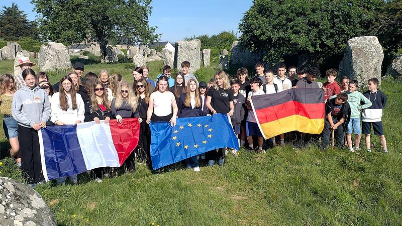 Die Schüler besuchten die keltischen Steinreihen von Kerzerho und bekannten sich zur Freundschaft.