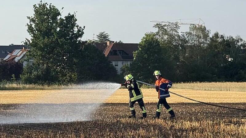 Brand nahe Erlangen bei Extremhitze: Feuerwehr erh&auml;lt unerwartete Hilfe