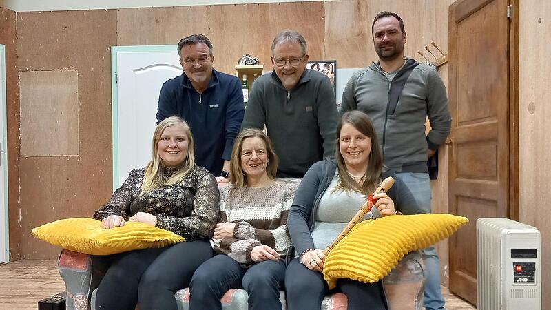 Das ist die Truppe des Öwerböcher Durftheaters.
