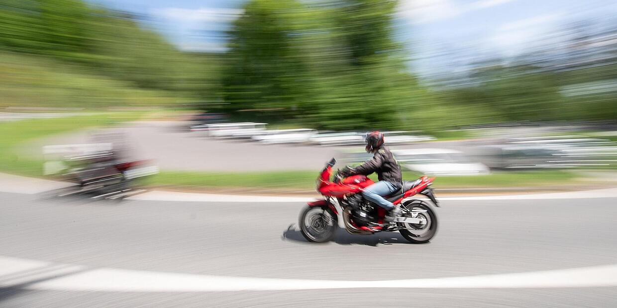 Sie Fahren Auf Einer Bei Motorradfahrern