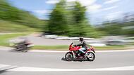 Bei einem Unfall im Föritztal (Thüringen) wurden ein Motorradfahrer und ein Radfahrer verletzt.