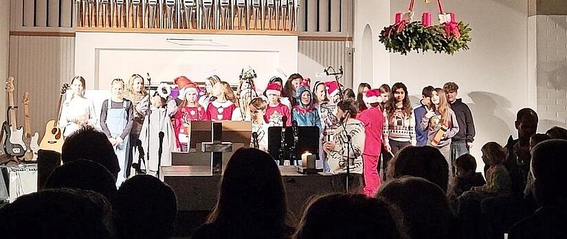 Das musikalische Programm &uuml;berzeugte die Besucher in der Kirche.